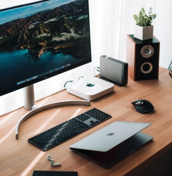 3-minimalist-desk-setups-entry-header-opt